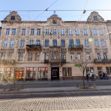 Зелені Апартаменти Біля Оперного Театру Flat In The City Center Lviv Bagian luar foto