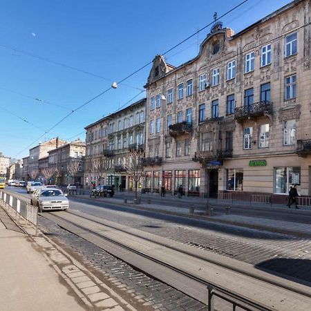 Зелені Апартаменти Біля Оперного Театру Flat In The City Center Lviv Bagian luar foto