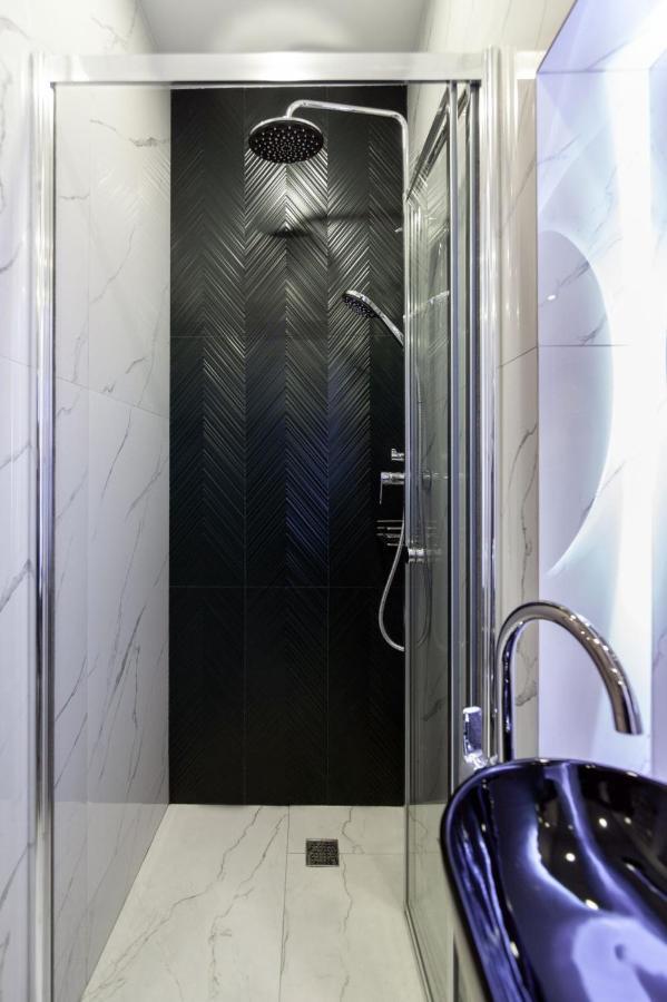 Зелені Апартаменти Біля Оперного Театру Flat In The City Center Lviv Bagian luar foto