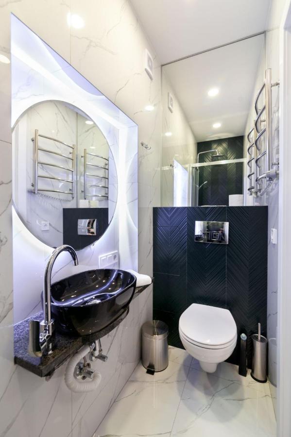Зелені Апартаменти Біля Оперного Театру Flat In The City Center Lviv Bagian luar foto